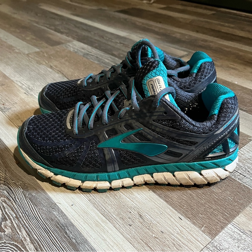 Brooks Ariel 16